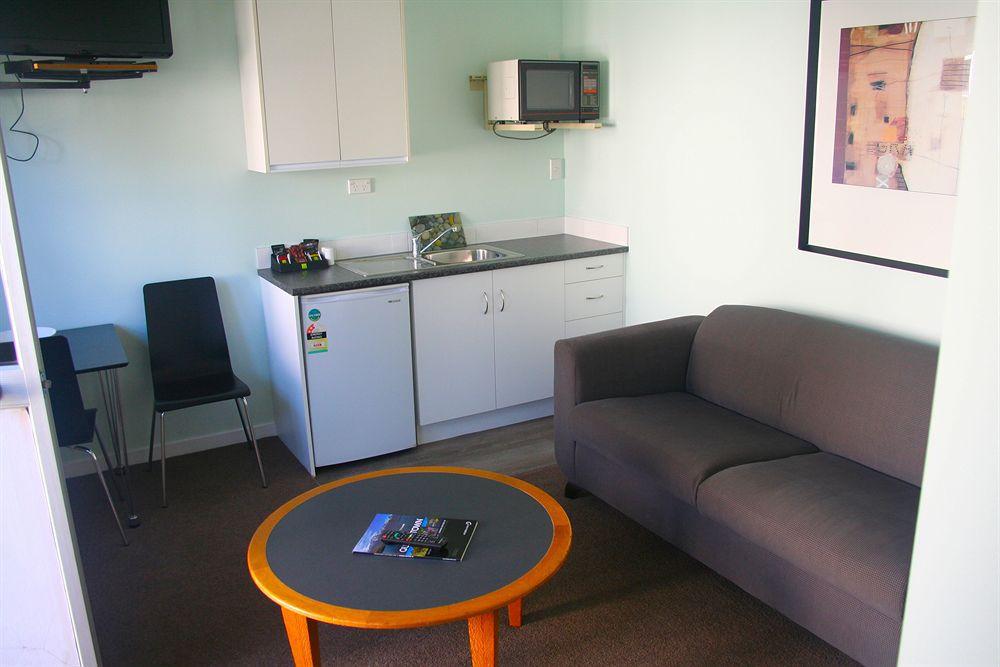 Caples Court Motel & Apartments Квинстаун Экстерьер фото